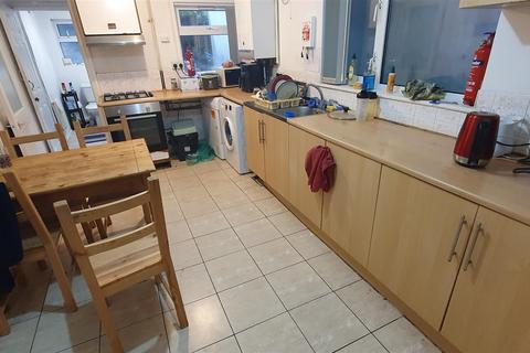 4 bedroom house to rent, Bedford Street, Cardiff