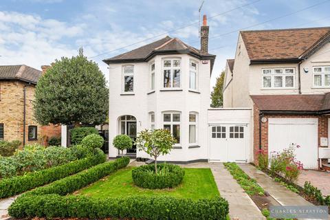 3 bedroom detached house for sale, Crossways, Gidea Park