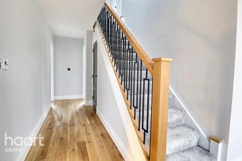 2, Sunnyside Inglefield Road, Fobbing, Stanford-le-hope, SS17 9HW