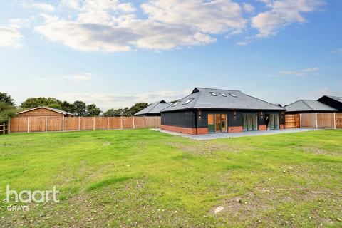 3 bedroom detached house for sale, Inglefield Road, Fobbing