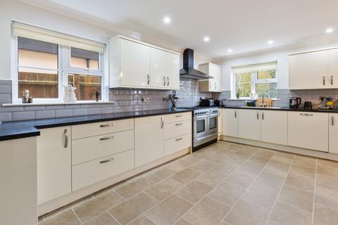 5 bedroom detached house for sale, Nursery Vale, Gainsborough, DN21