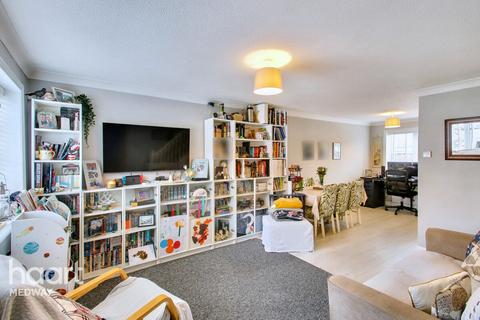 10 Terence Close, Chatham, ME4 4XZ