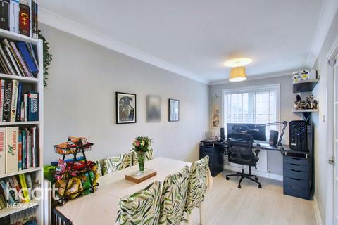 10 Terence Close, Chatham, ME4 4XZ