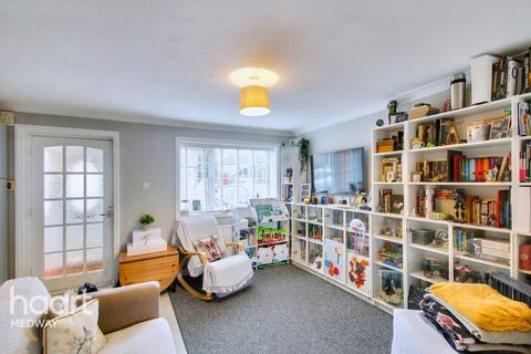10 Terence Close, Chatham, ME4 4XZ