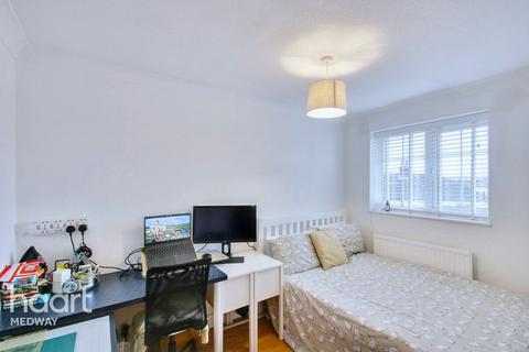 10 Terence Close, Chatham, ME4 4XZ
