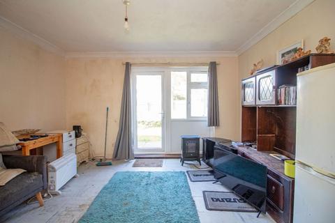 1 bedroom flat for sale, Dove Close, Cowplain, PO8 9UF