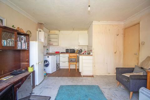 1 bedroom flat for sale, Dove Close, Cowplain, PO8 9UF