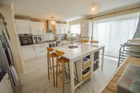 3 bedroom end of terrace house for sale, Norgreave Way, Halfway, Sheffield, S20