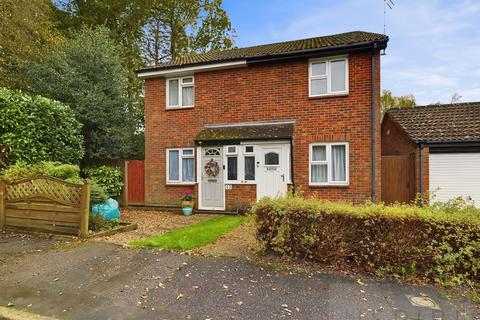 2 bedroom semi-detached house for sale, St. Sampson Road, Crawley RH11