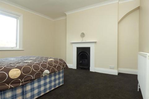 1 bedroom flat to rent, Folkestone Road, Dover, CT17