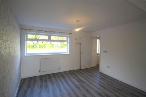 2 bedroom semi-detached house to rent, Queens Way, Tamworth, B79