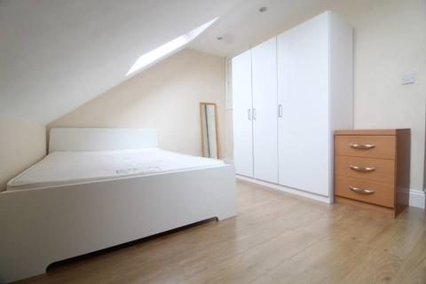 1 bedroom in a house share to rent, Graham Road, Wimbledon, SW19