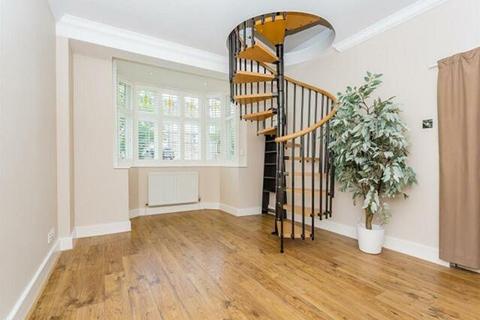 2 bedroom ground floor flat to rent, Bramley Road, Cheam, SM2