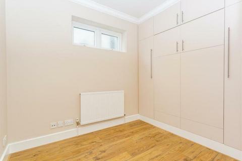 2 bedroom ground floor flat to rent, Bramley Road, Cheam, SM2