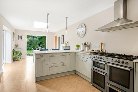 24 Bettertons Close, Fairford, GL7 4HY