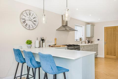 24 Bettertons Close, Fairford, GL7 4HY