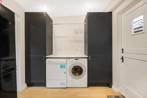 24 Bettertons Close, Fairford, GL7 4HY