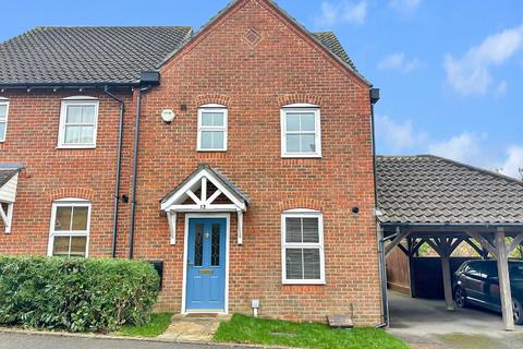 3 bedroom semi-detached house to rent, Bluefield,Singleton