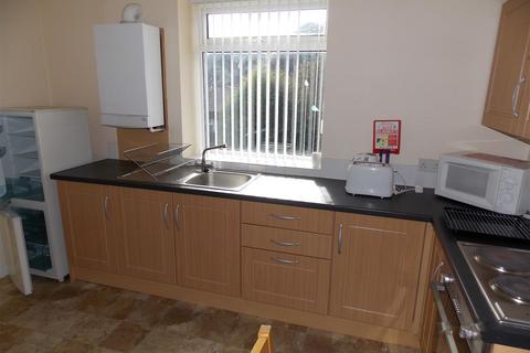 2 bedroom flat to rent, Flat 5, 9 Crossgate, Durham