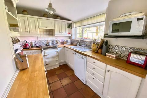 25 Higher Town, Sampford Peverell, Tiverton, EX16 7BR