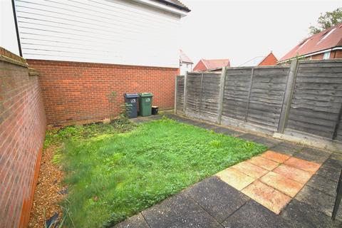 2 bedroom house to rent, Norris Walk, Harrietsham, Maidstone