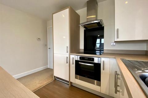 2 bedroom apartment for sale, Shadwell Court, Lindley