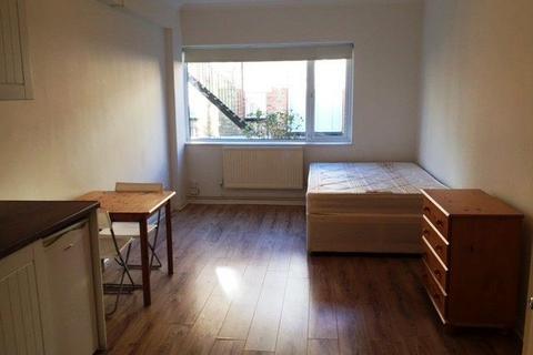 Studio to rent, Princes Avenue, London N10