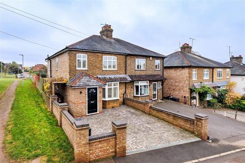 3 bedroom semi-detached house for sale, Springhall Road, Sawbridgeworth