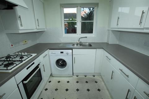 3 bedroom terraced house to rent, Drum Road, Eastleigh