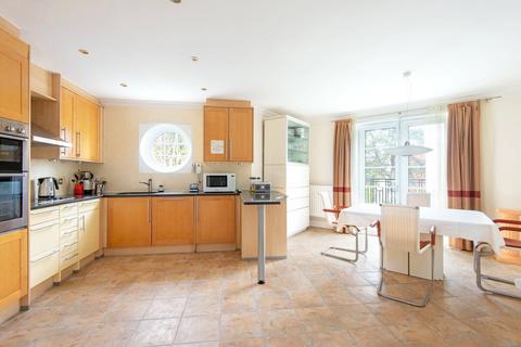 2 bedroom apartment for sale, Voysey Close, London