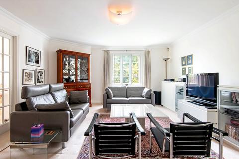 3 Voysey Close, London, N3 3TR