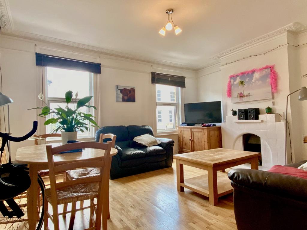 4 bedroom flat to rent in brixton