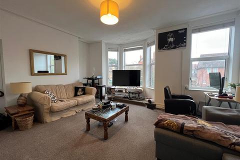 2 bedroom flat to rent, Kingsley Park Terrace, Northampton