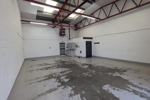 Industrial unit to rent, Unit 10 Boundary Business Centre, Woking Surrey, GU21 5DH