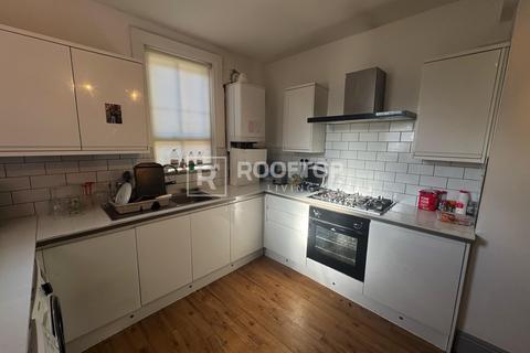 6 bedroom house to rent, Ebberston Terrace, Leeds LS6