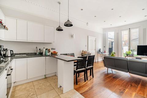 2 bedroom flat for sale, Kings Avenue, Clapham