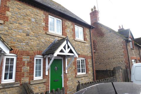 3 bedroom end of terrace house to rent, Moor Lane, Wincanton