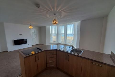 2 bedroom flat to rent, Promenade, Whitley Bay NE26