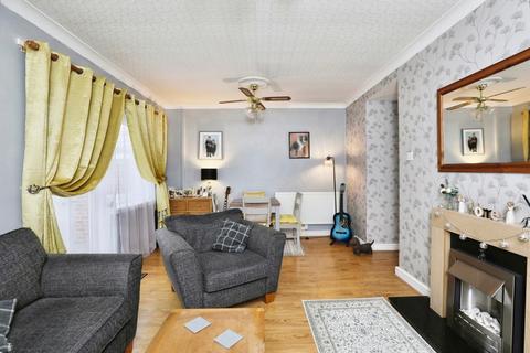 3 bedroom flat for sale, Lowedges Drive, Lowedges, Sheffield, S8 7LS