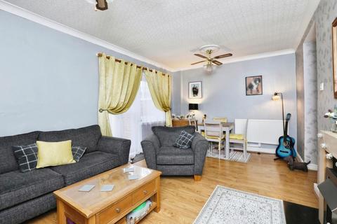 45 Lowedges Drive, Sheffield, S8 7LS