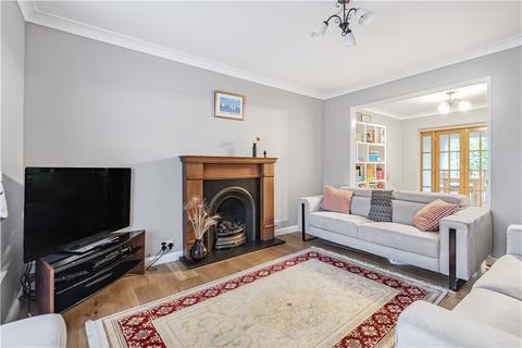 3 bedroom detached house to rent, East Hill, Woking, Surrey, GU22