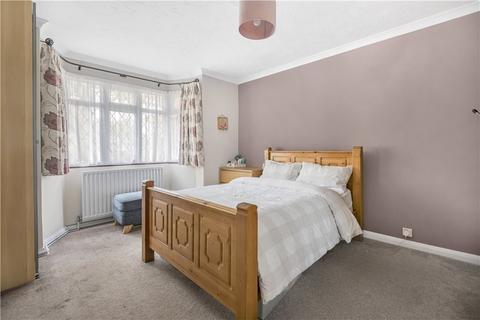 3 bedroom detached house to rent, East Hill, Woking, Surrey, GU22