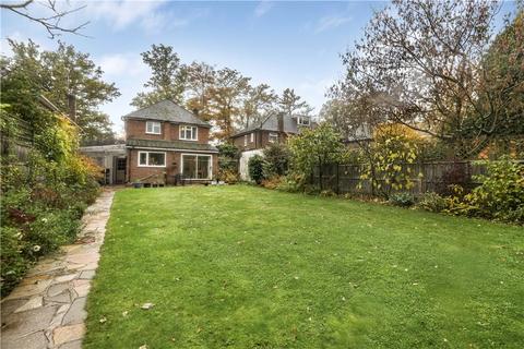 3 bedroom detached house to rent, East Hill, Woking, Surrey, GU22