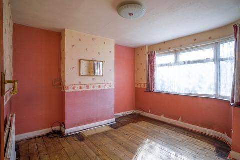 2 bedroom semi-detached house for sale, Lynwood Drive, Romford, Essex