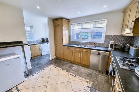 2 Dingle Close, Radcliffe, Manchester, M26 1UN