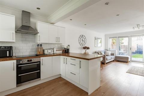 134 Ayelands, New Ash Green, Longfield, DA3 8JU