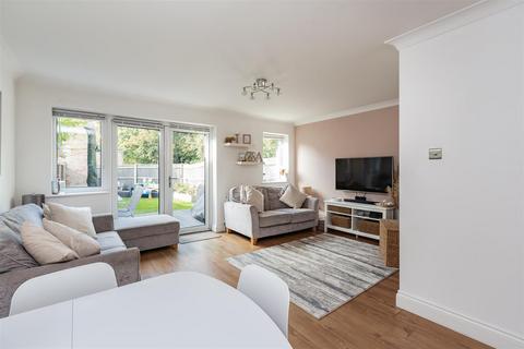 134 Ayelands, New Ash Green, Longfield, DA3 8JU