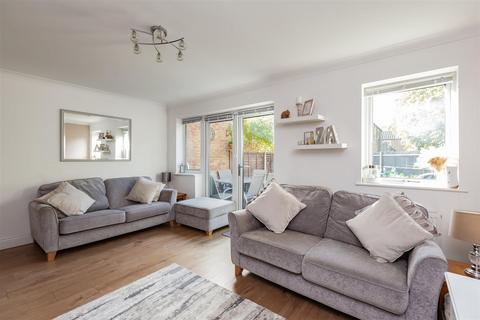 134 Ayelands, New Ash Green, Longfield, DA3 8JU