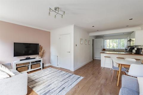 134 Ayelands, New Ash Green, Longfield, DA3 8JU