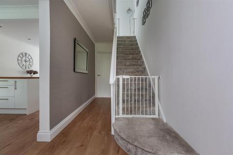134 Ayelands, New Ash Green, Longfield, DA3 8JU